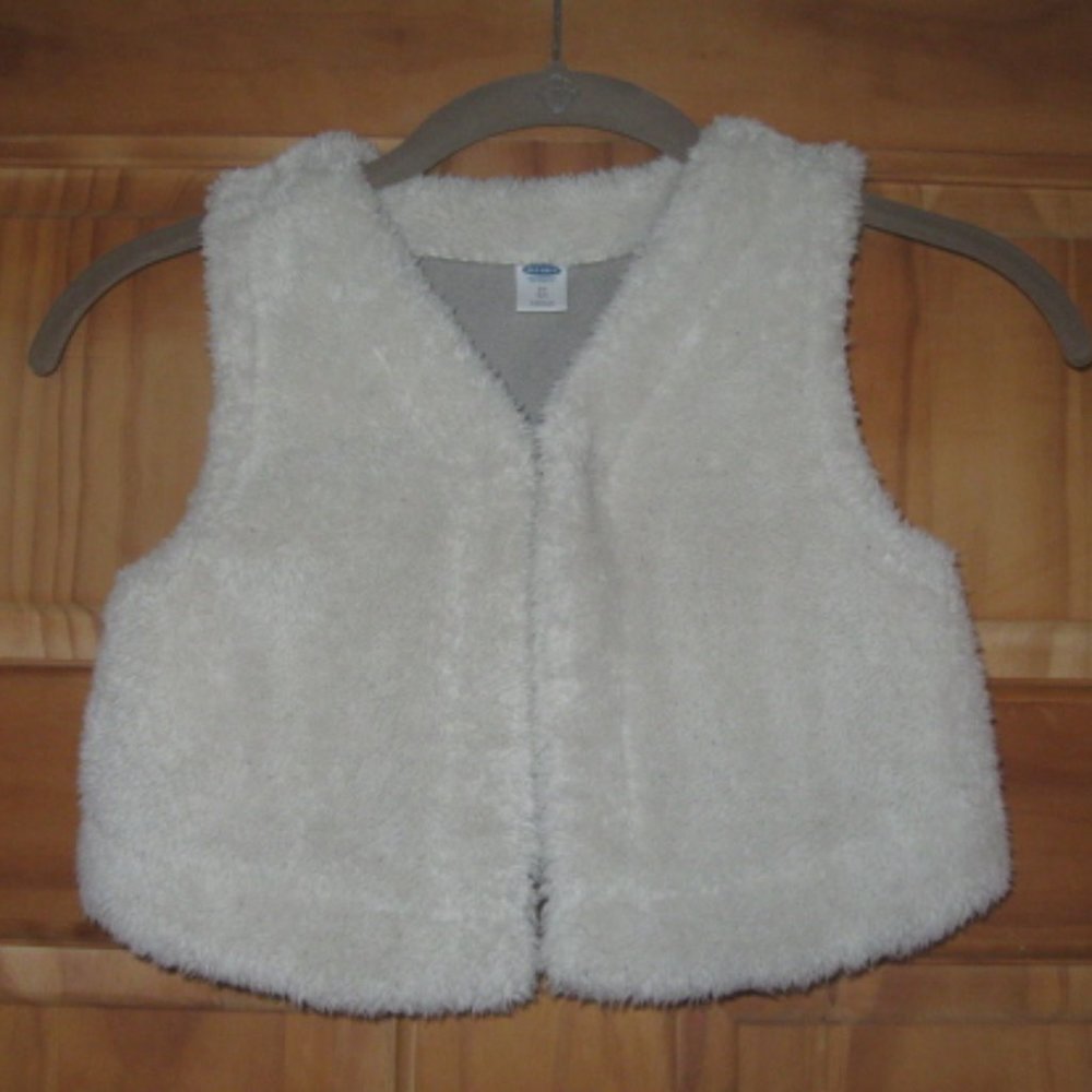 Girls Old Navy Off White Cropped Imitation Fur Vest